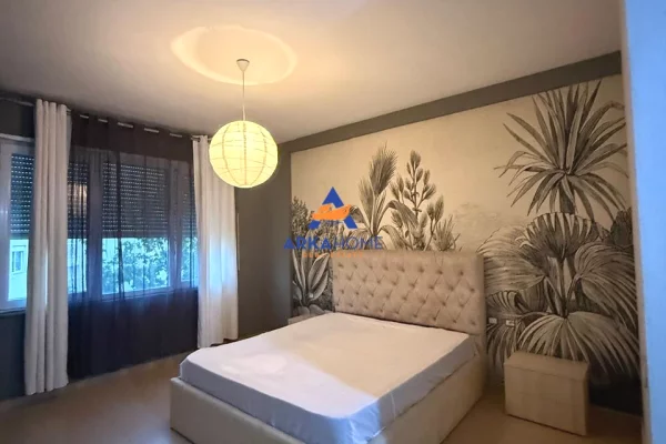 Shtepi ne shitje Apartament ne Tirane, 2+1, Mobilimi E mobiluar, Pagesa 233,000  Euro.