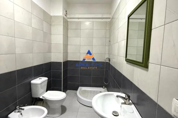 Shtepi ne shitje Apartament ne Tirane, 2+1, Mobilimi E mobiluar, Pagesa 233,000  Euro.