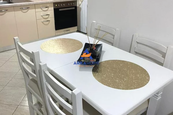 Shtepi ne shitje Apartament ne Tirane, 2+1, Mobilimi E mobiluar, Pagesa 106,000  Euro.