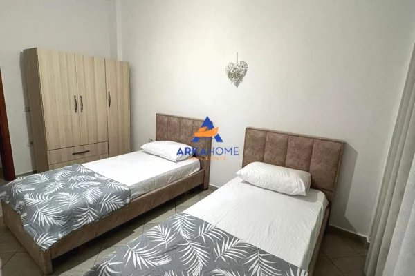 Shtepi ne shitje Apartament ne Tirane, 2+1, Mobilimi E mobiluar, Pagesa 106,000  Euro.