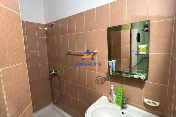 Shtepi ne shitje Apartament ne Tirane, 2+1, Mobilimi E mobiluar, Pagesa 106,000  Euro.