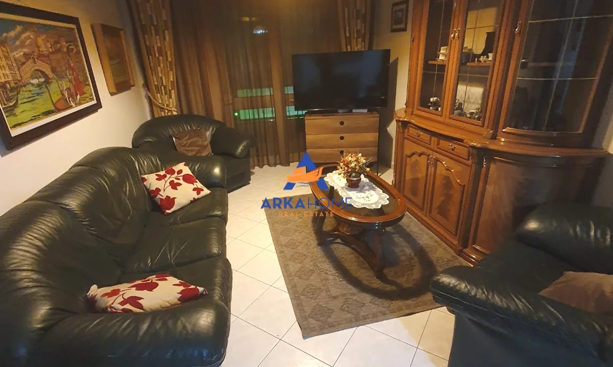 Shtepi me qera Apartament ne Tirane, 2+1, Mobilimi E mobiluar, Pagesa 520  Euro.