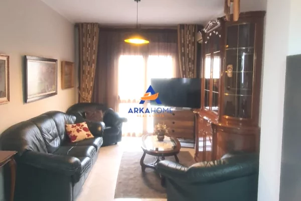 Shtepi me qera Apartament ne Tirane, 2+1, Mobilimi E mobiluar, Pagesa 520  Euro.