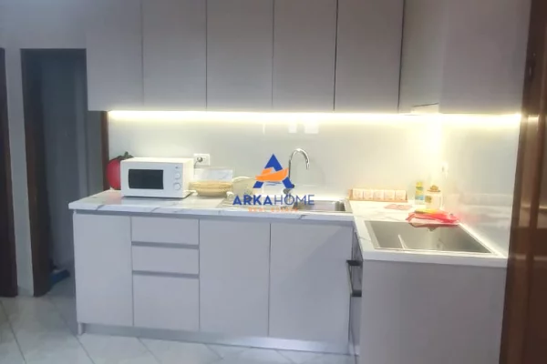 Shtepi me qera Apartament ne Tirane, 2+1, Mobilimi E mobiluar, Pagesa 520  Euro.