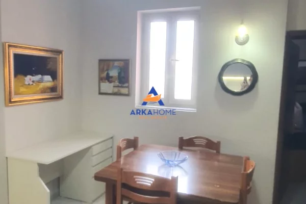 Shtepi me qera Apartament ne Tirane, 2+1, Mobilimi E mobiluar, Pagesa 520  Euro.