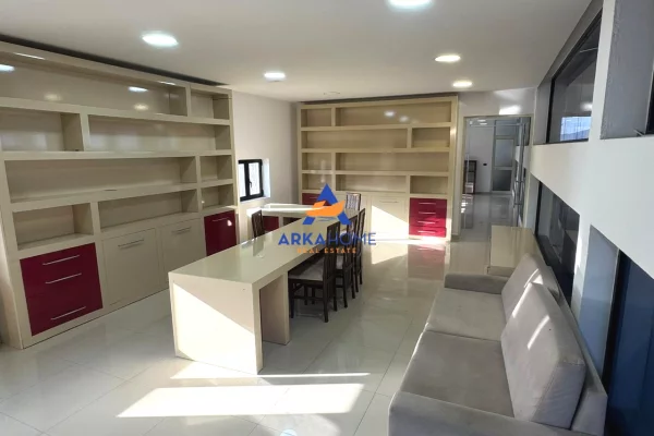 Ambient biznesi me qera 4+1 ne Tirane - 3,200 Euro