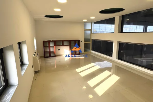 Ambient biznesi me qera 4+1 ne Tirane - 3,200 Euro