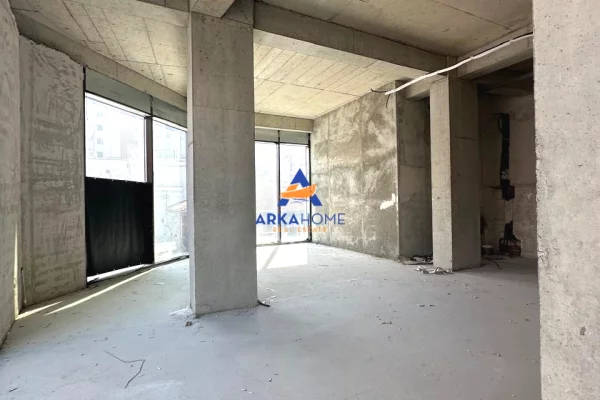Ambient biznesi me qera 1+1 ne Tirane - 2,395 Euro