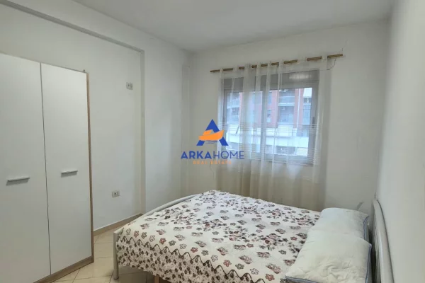 Shtepi me qera Apartament ne Tirane, 2+1, Mobilimi E mobiluar, Pagesa 520  Euro.