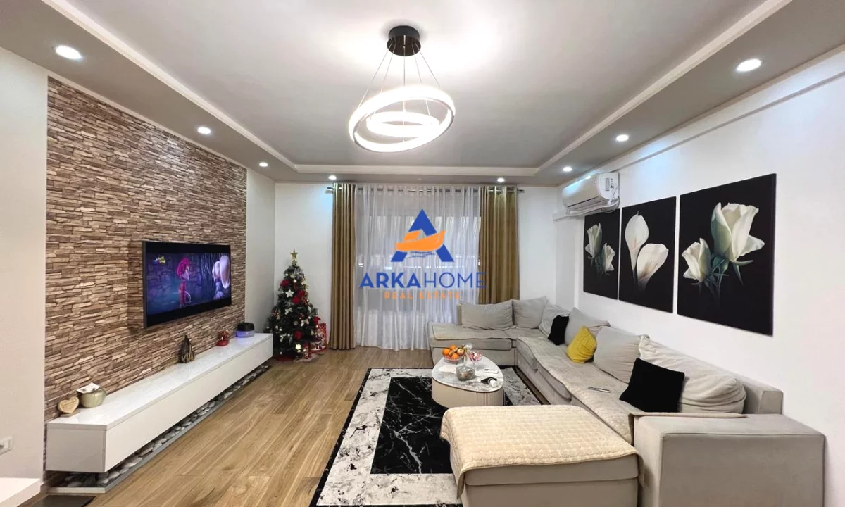 Shtepi ne shitje Apartament ne Tirane, 2+1, Mobilimi E mobiluar, Pagesa 280,000  Euro.