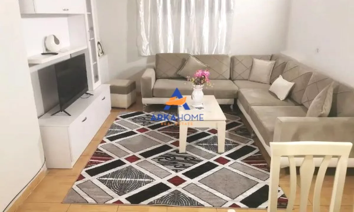 Shtepi me qera Apartament ne Tirane, 1+1, Mobilimi E mobiluar, Pagesa 625  Euro.