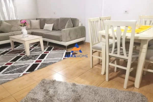 Shtepi me qera Apartament ne Tirane, 1+1, Mobilimi E mobiluar, Pagesa 625  Euro.
