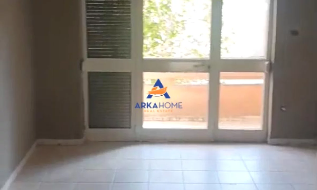 Shtepi me qera Apartament ne Tirane, 2+1, Mobilimi Bosh, pa mobiluar, Pagesa 800  Euro.