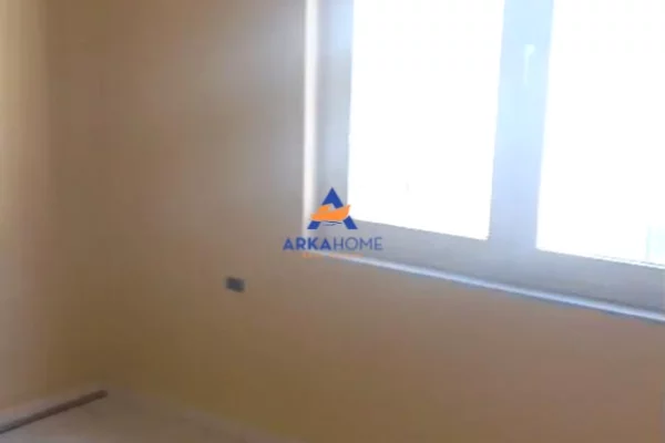 Shtepi me qera Apartament ne Tirane, 2+1, Mobilimi Bosh, pa mobiluar, Pagesa 800  Euro.