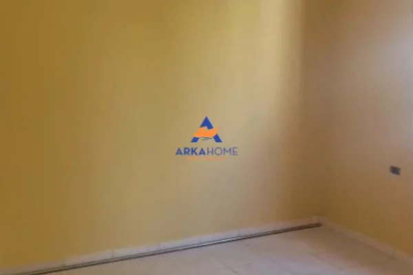 Shtepi me qera Apartament ne Tirane, 2+1, Mobilimi Bosh, pa mobiluar, Pagesa 800  Euro.