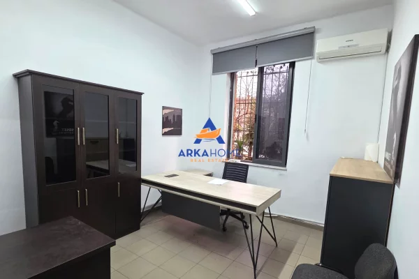 Ambient biznesi me qera 1+1 ne Tirane - 520 Leke