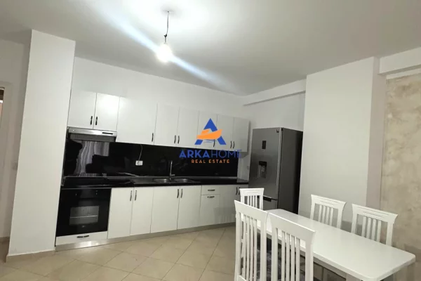 Shtepi me qera Apartament ne Tirane, 3+1, Mobilimi E mobiluar, Pagesa 1,000  Euro.