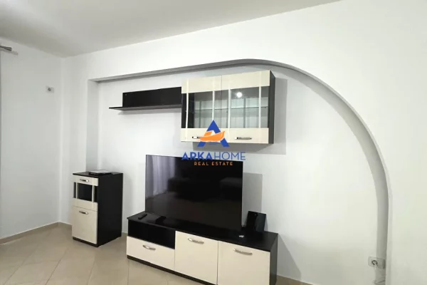 Shtepi me qera Apartament ne Tirane, 3+1, Mobilimi E mobiluar, Pagesa 1,000  Euro.