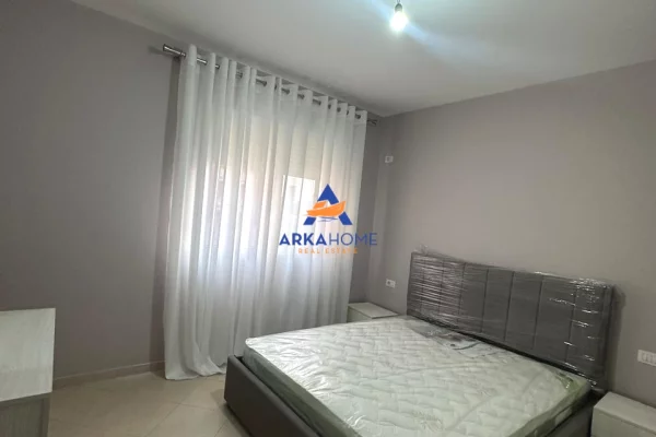 Shtepi me qera Apartament ne Tirane, 3+1, Mobilimi E mobiluar, Pagesa 1,000  Euro.
