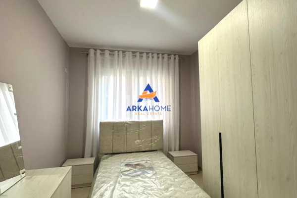 Shtepi me qera Apartament ne Tirane, 3+1, Mobilimi E mobiluar, Pagesa 1,000  Euro.