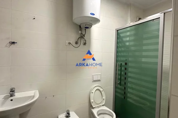 Shtepi me qera Apartament ne Tirane, 3+1, Mobilimi E mobiluar, Pagesa 1,000  Euro.