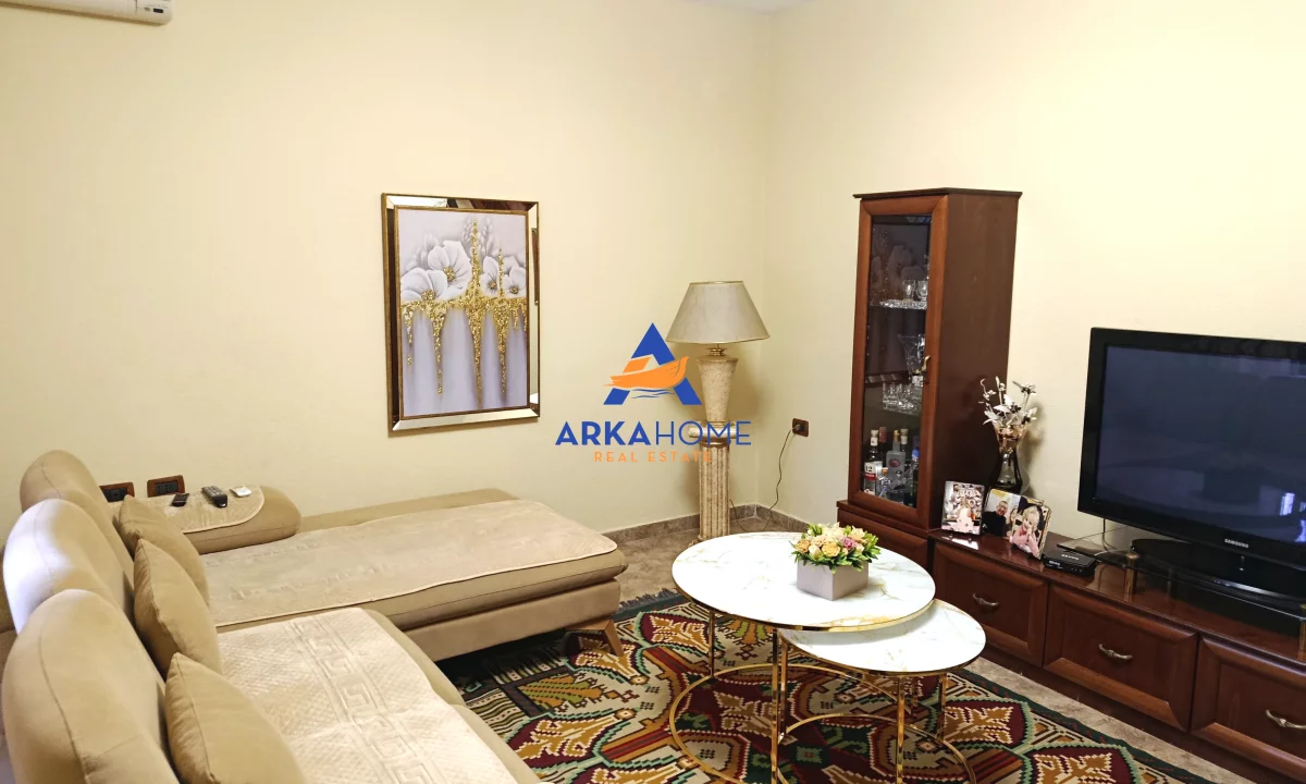 Shtepi me qera Shtepi Private ne Tirane, 4+1, Mobilimi E mobiluar, Pagesa 2,200  Euro.