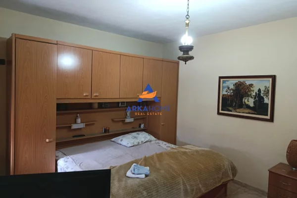 Shtepi me qera Shtepi Private ne Tirane, 4+1, Mobilimi E mobiluar, Pagesa 2,200  Euro.