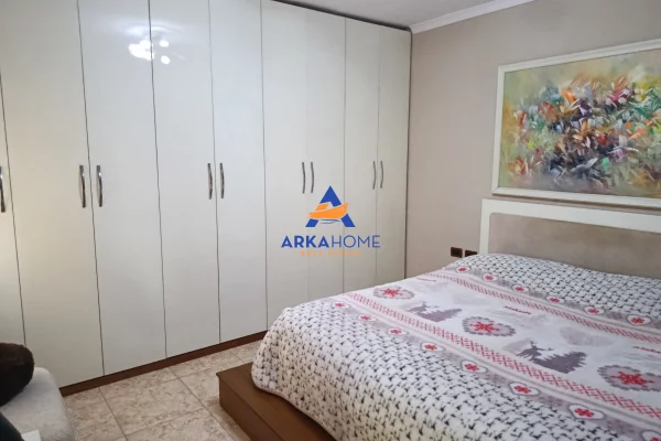 Shtepi me qera Shtepi Private ne Tirane, 4+1, Mobilimi E mobiluar, Pagesa 2,200  Euro.