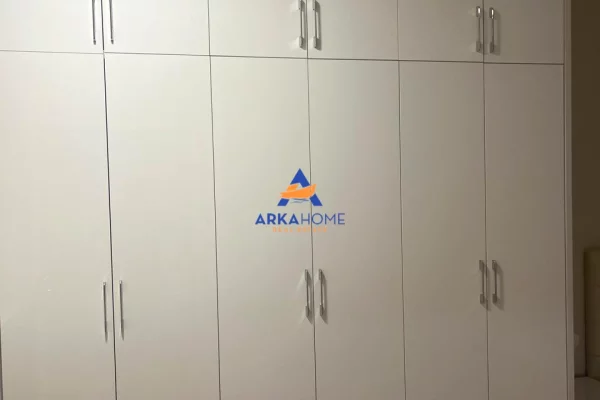 Shtepi ne shitje Apartament ne Tirane, 2+1, Mobilimi E mobiluar, Pagesa 253,000  Euro.