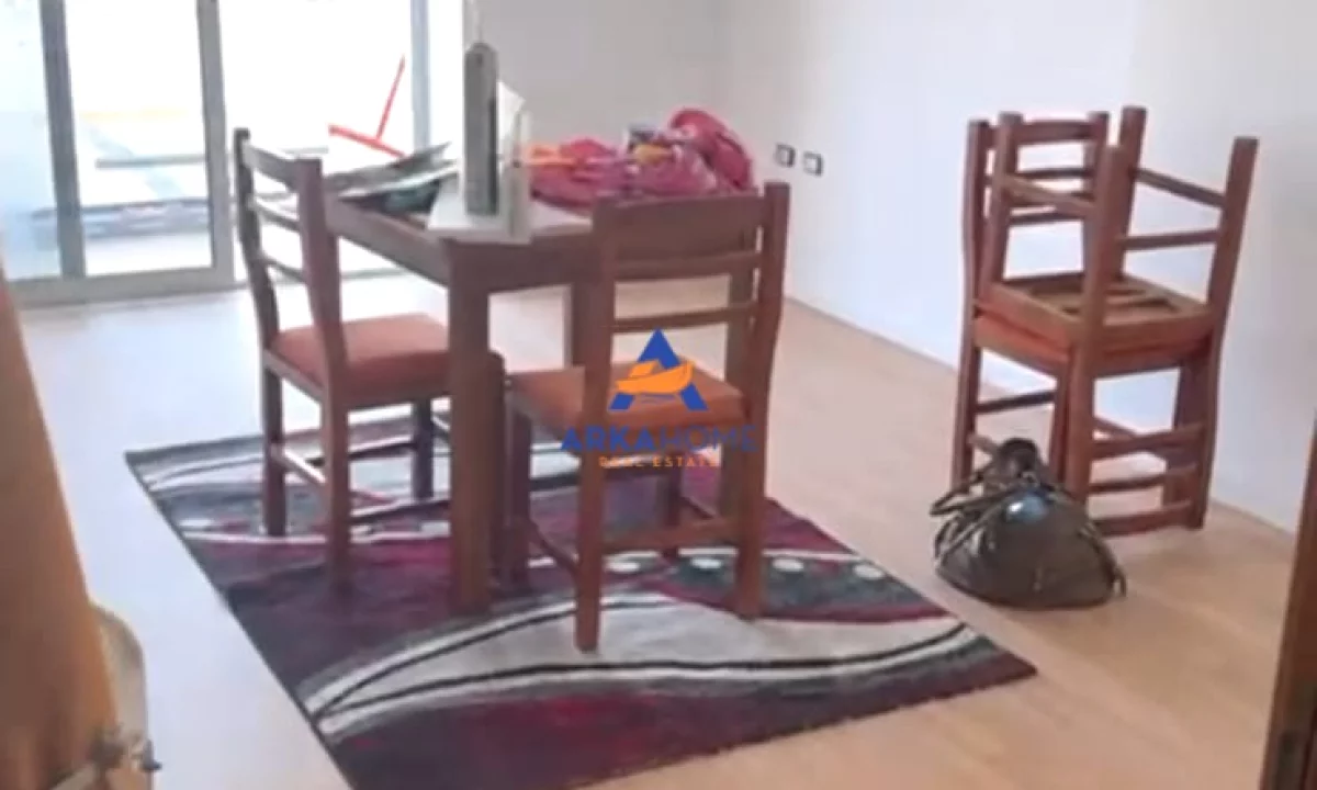 Shtepi ne shitje Apartament ne Tirane, 1+1, Mobilimi E mobiluar, Pagesa 110,000  Euro.