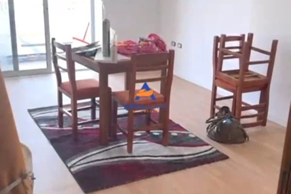 Shtepi ne shitje Apartament ne Tirane, 1+1, Mobilimi E mobiluar, Pagesa 110,000  Euro.