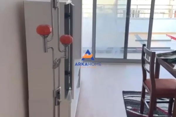 Shtepi ne shitje Apartament ne Tirane, 1+1, Mobilimi E mobiluar, Pagesa 110,000  Euro.