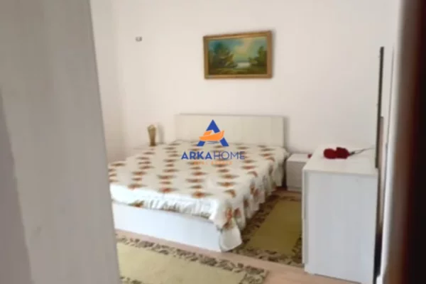Shtepi ne shitje Apartament ne Tirane, 2+1, Mobilimi E mobiluar, Pagesa 153,605  Euro.