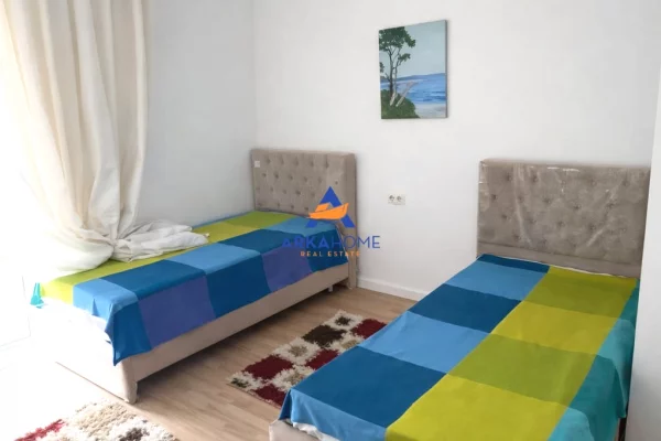 Shtepi ne shitje Apartament ne Tirane, 2+1, Mobilimi E mobiluar, Pagesa 153,605  Euro.