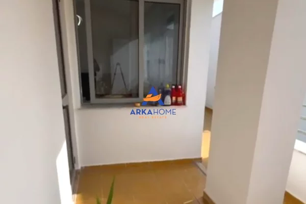 Shtepi ne shitje Apartament ne Tirane, 2+1, Mobilimi E mobiluar, Pagesa 153,605  Euro.