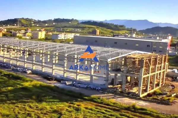 JEPET ME QERA MAGAZINË 4400M2 "NË PRUSH" 20.000 EURO