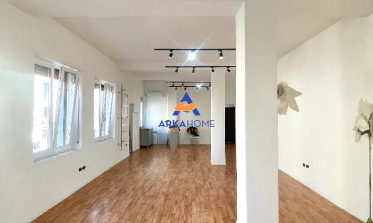 Shtepi me qera Apartament ne Tirane, 1+1, Mobilimi Bosh, pa mobiluar, Pagesa 800  Euro.