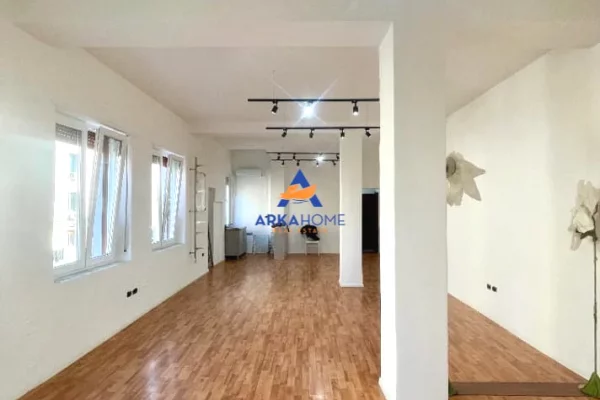 JEPET ME QERA APARTAMENT "NE BLLOK" 800 EURO