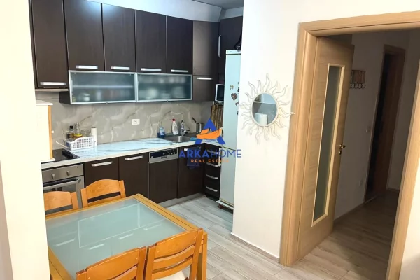 Shtepi ne shitje Apartament ne Tirane, 2+1, Mobilimi E mobiluar, Pagesa 225,000  Euro.