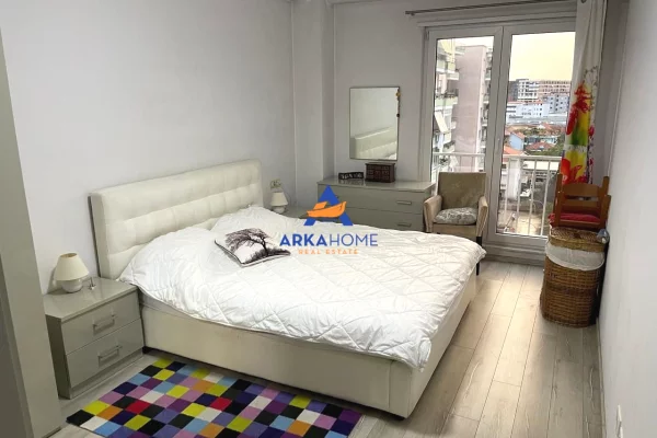 Shtepi ne shitje Apartament ne Tirane, 2+1, Mobilimi E mobiluar, Pagesa 225,000  Euro.