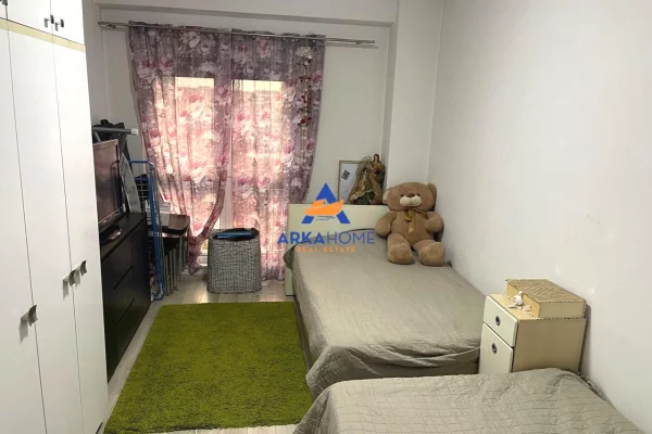 Shtepi ne shitje Apartament ne Tirane, 2+1, Mobilimi E mobiluar, Pagesa 225,000  Euro.