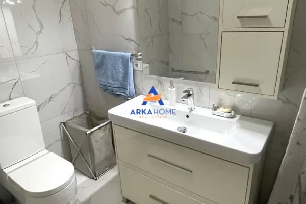 Shtepi ne shitje Apartament ne Tirane, 2+1, Mobilimi E mobiluar, Pagesa 225,000  Euro.