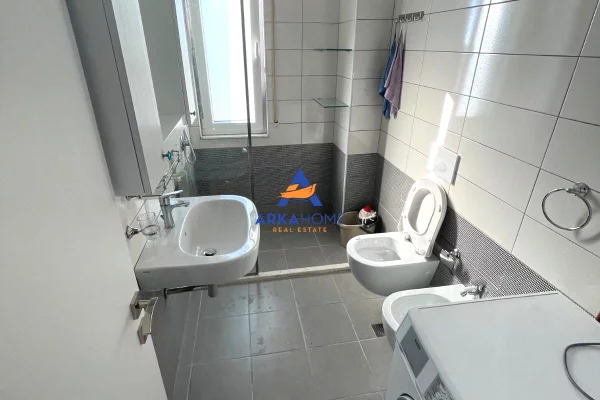 Shtepi ne shitje Apartament ne Durres, 2+1, Mobilimi E mobiluar, Pagesa 214,000  Euro.