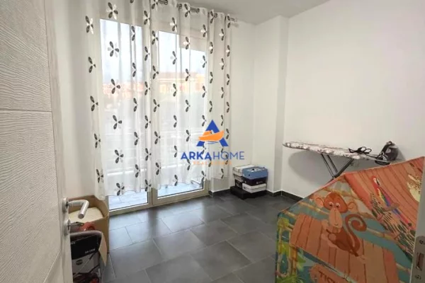 Shtepi me qera Apartament ne Tirane, 2+1, Mobilimi Bosh, pa mobiluar, Pagesa 500  Euro.