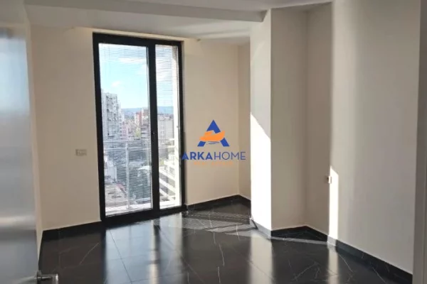 Ambiente Commerciale in Affitto 1+1 a Tirana - 580 Euro