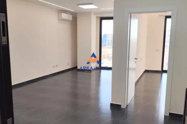Ambiente Commerciale in Affitto 1+1 a Tirana - 580 Euro