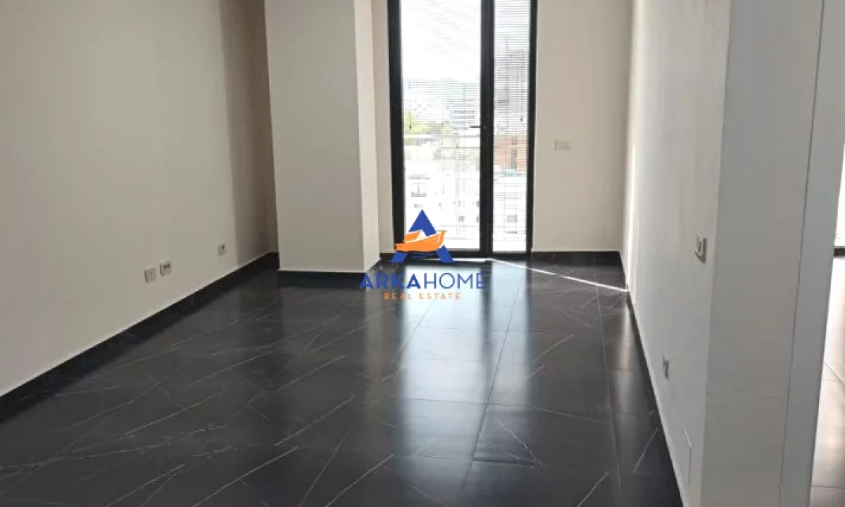 JEPET ZYRE ME QERA 75M2 580 EURO