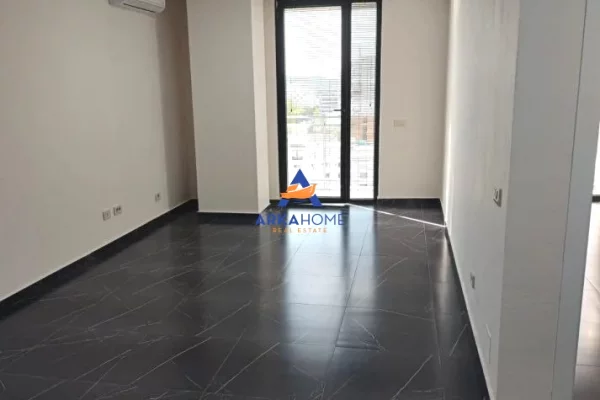 JEPET ZYRE ME QERA 75M2 580 EURO