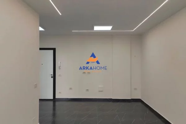 JEPET ZYRE ME QERA 75M2 580 EURO