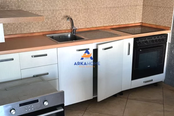 Shtepi me qera Apartament ne Tirane, 2+1, Mobilimi Pjeserisht e mobiluar, Pagesa 552  Euro.